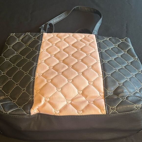 Betsey Johnson Elegant Black and Pink Quilted Tote Bag Excellent Condition - Picture 3 of 11